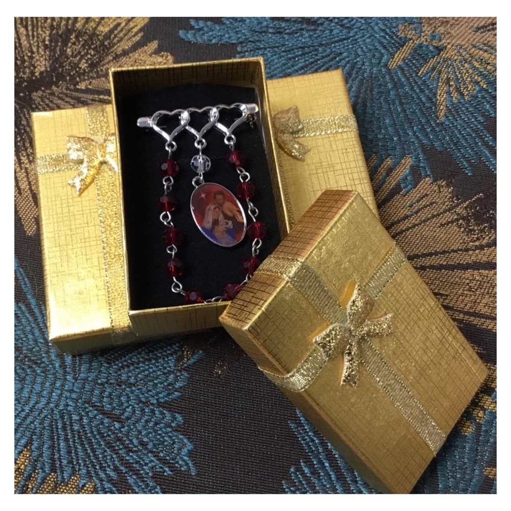 Beautiful “Mary with Jesus” Large Pin in Gift Box